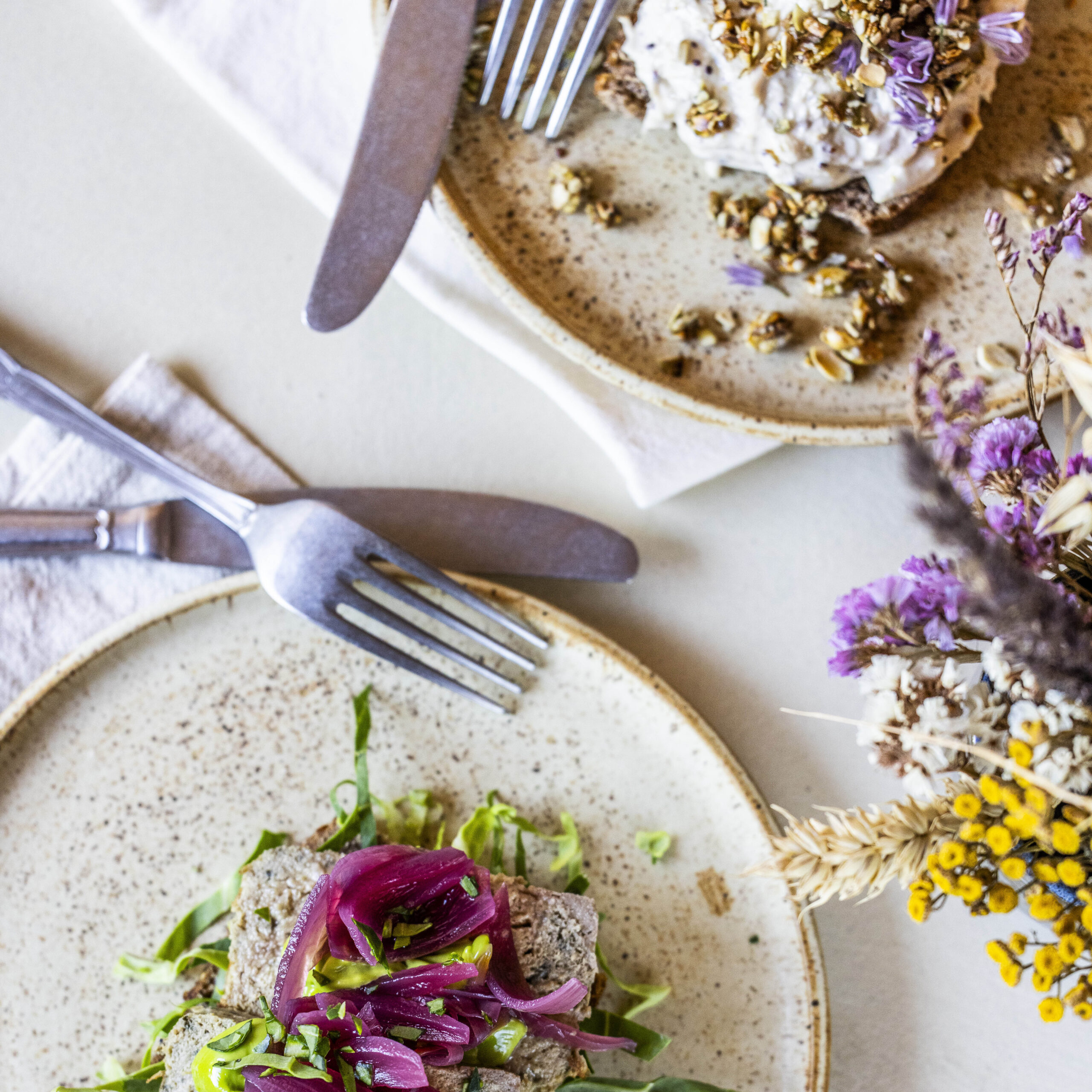 Book plads til smørrebrøds-langbords-arrangement d. 16. maj